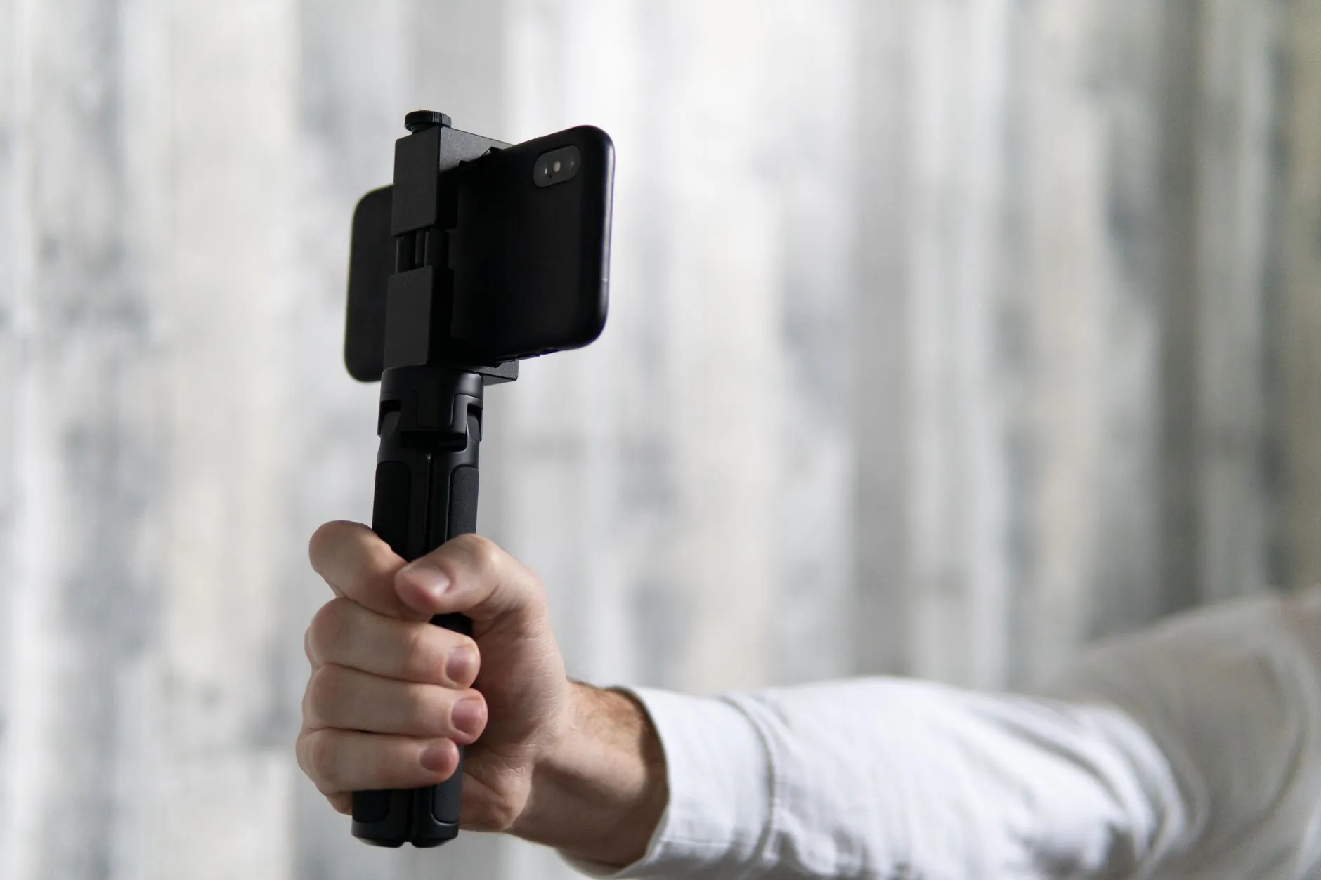 深圳地区安装流媒体后视镜的技术要求与施工注意事项